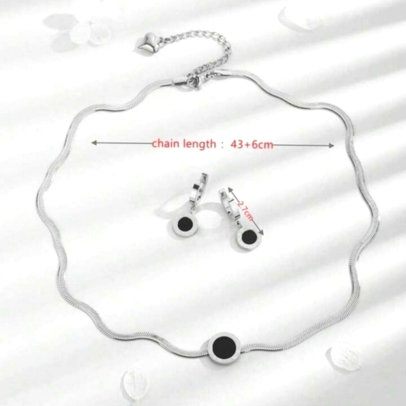 ‼️NEW IN‼️Elegant Silver and Black Jewelry Set - Picture 2 of 5